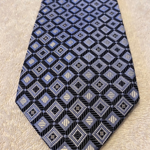 Brand New Trendy Tie By Valario Garati - Picture 1 of 4